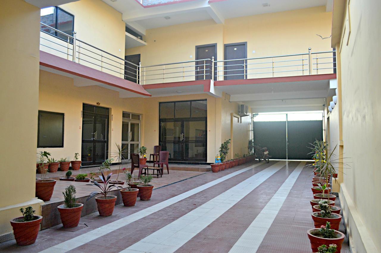 Hotel Bhammars Balangir エクステリア 写真