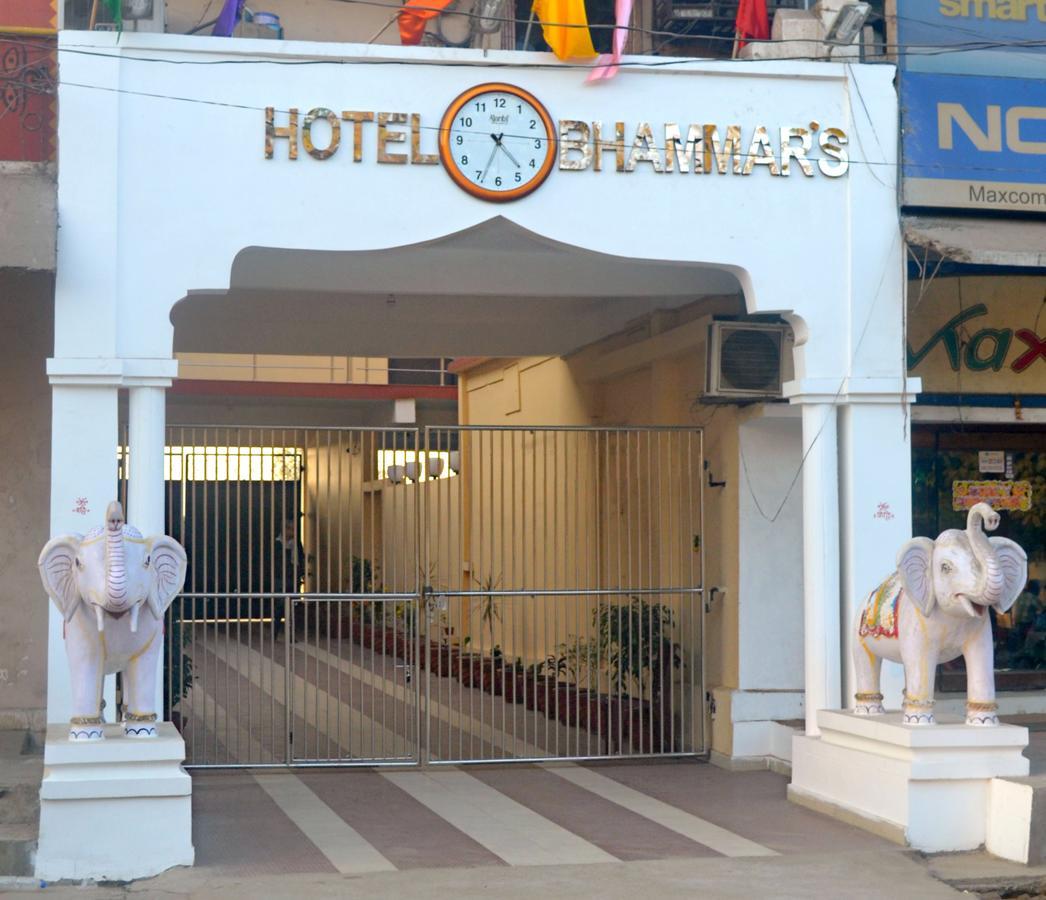 Hotel Bhammars Balangir エクステリア 写真