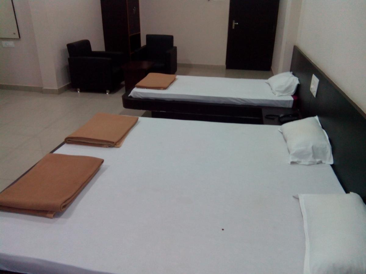 Hotel Bhammars Balangir エクステリア 写真