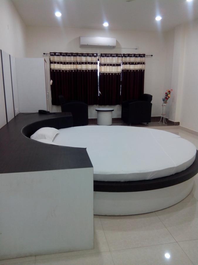 Hotel Bhammars Balangir エクステリア 写真